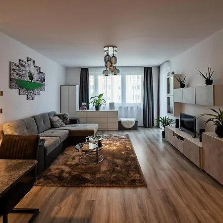 Apartment, Private Parking And Balcony * Székesfehérvár