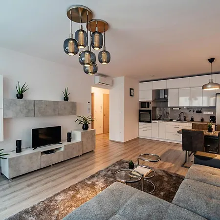 Apartment, Private Parking And Balcony Apartmán *