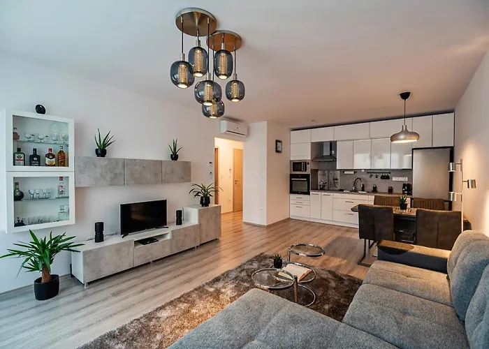 Apartment, Private Parking And Balcony Διαμέρισμα *